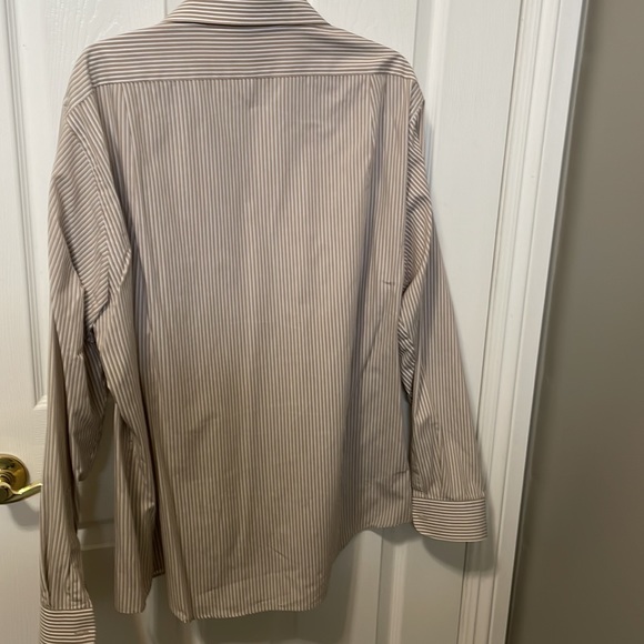 Van Heusen Men’s Fitted Dress Shirt -Beige Size 17-17 1/2 - Picture 7 of 7